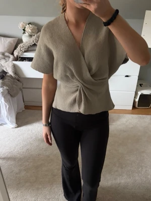 Helt ny topp från ZARA  - Köptes i somras i Danmark. Ny med prislapp. 299 Danska vilket motsvarar 470kr svenska. 