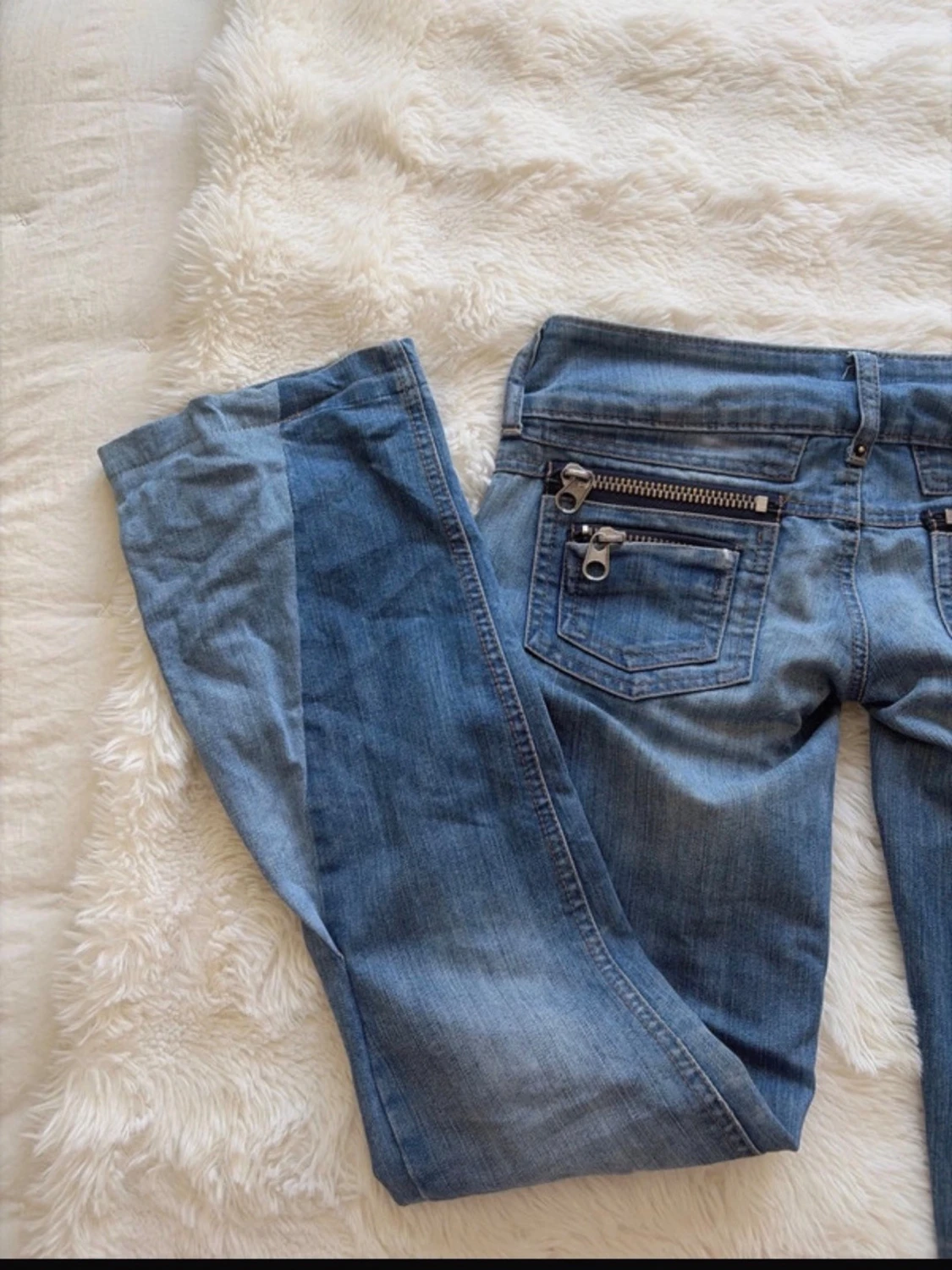 Jättefina lågmidjade jeans med coola detaljer - 3