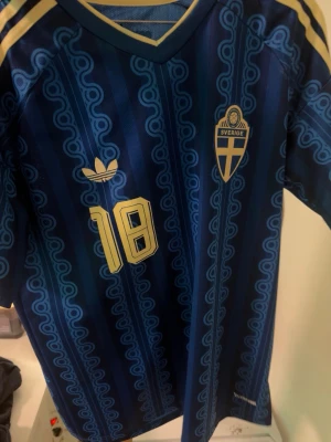 Svergie ayari tröja strl L - Inga skador eller fläckar storlek L