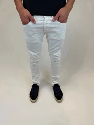 Dondup Jeans George  - Dondup Jeans George!  Storlek 29, Ny pris 4000 kr!