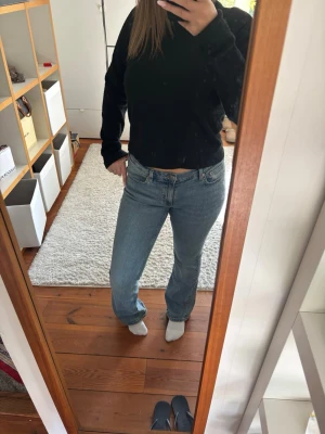  bootcut jeans - Blåa bootcut jeans från gina tricot, väldigt bra skick 