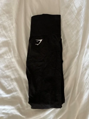 Träningsbyxor Gymshark  - Fina träningsbyxor från Gymshark i storlek Xs. Superfint skick. 