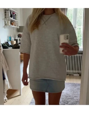 Zara oversized t-shirt - Säljer superfin oversized T-shirt från Zara då den inte kommer mycket till användning ❤️