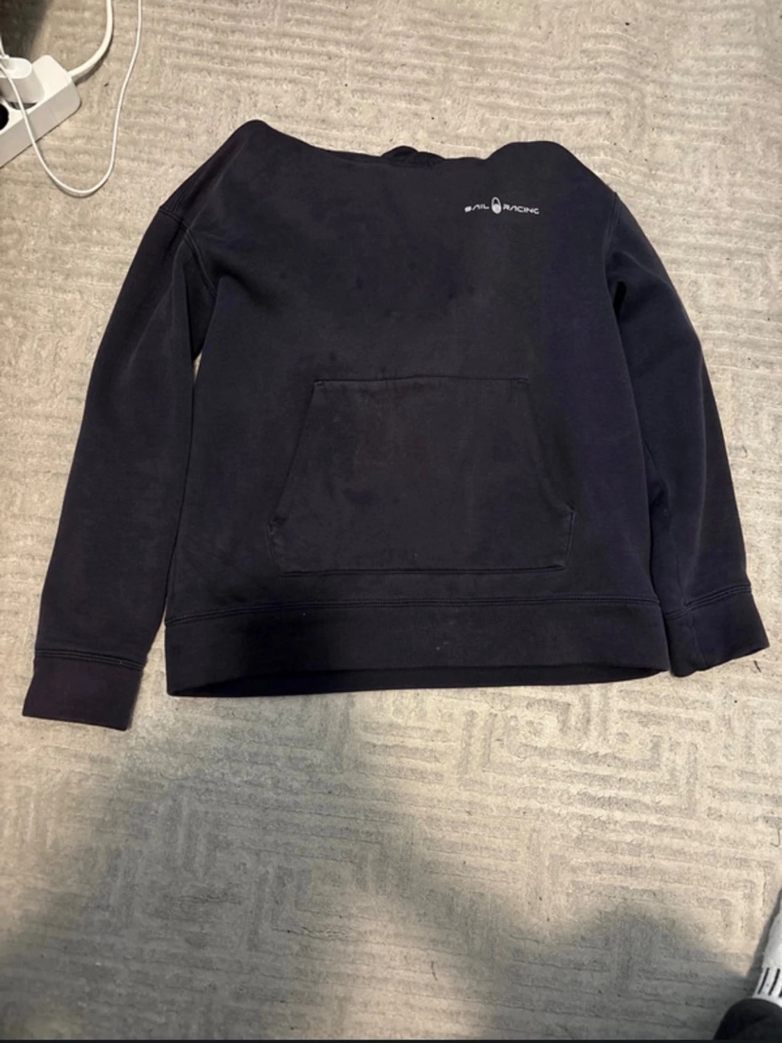 Mörkblå hoodie från Sail Racing - 1