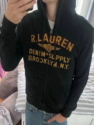 Zip hoodie från Ralph Lauren - Riktigt snygg zip hoodie från Ralph Lauren (Denim&Supply) | Storlek M | Fint skick✅|
