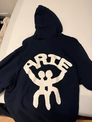 Arte hoodie  - Säljer en arte hoodie i m 