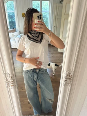 Virala Zara Jeans - Super snygga zara jeans ” Boyfriend ripped jeans”  som inte säljs längre, nya med prislapparna kvar! kan också tänka mig byta mot storlek 36/s 