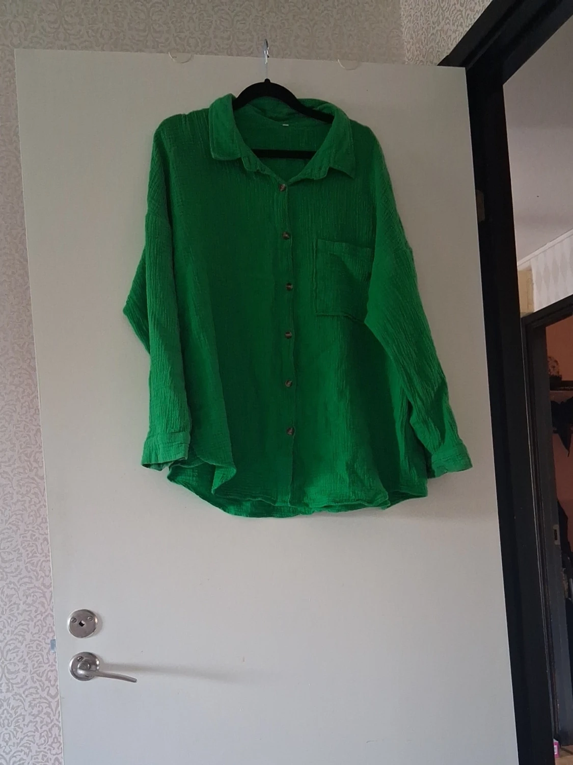 Grön oversized skjorta med knappar