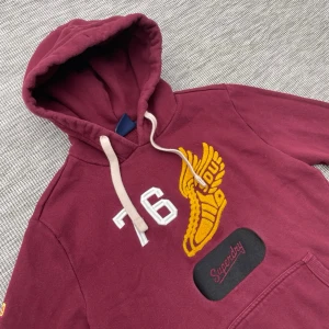 Superdry hoodie - Säljer nu denna riktigt feta Superdry hoodie!🙌 Skick: 9/10🌟 Storlek: S🤩 Hör gärna av er om ni har några frågor eller funderingar!🤗