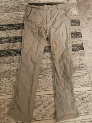 Fina jeans för alla Ej prisförslag  - Fina jeans.  Stl 32-33 Passar till alla. 
