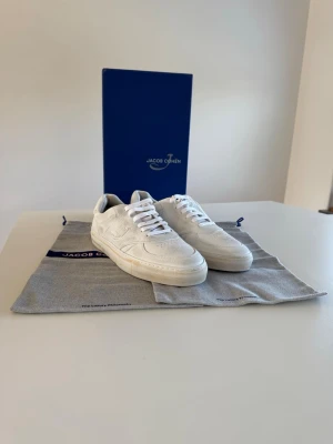 Jacob cohen skor - Säljer dessa helt nya jacob cohen dreamer sneakers. Storlek 42. Skick 10/10 helt nya, box och dustbags ingår. Kom dm för minsta fråga eller fundering!😃