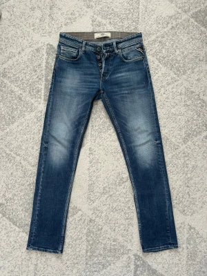 Replay jeans  - | Snygga blå jeans från replay | modellen på byxorna är Grover | jeansen är i väldigt bra skick | hör av er om ni funderar över något!!!!