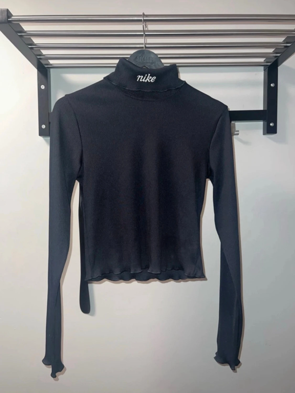 Svart ribbad polotopp från Nike