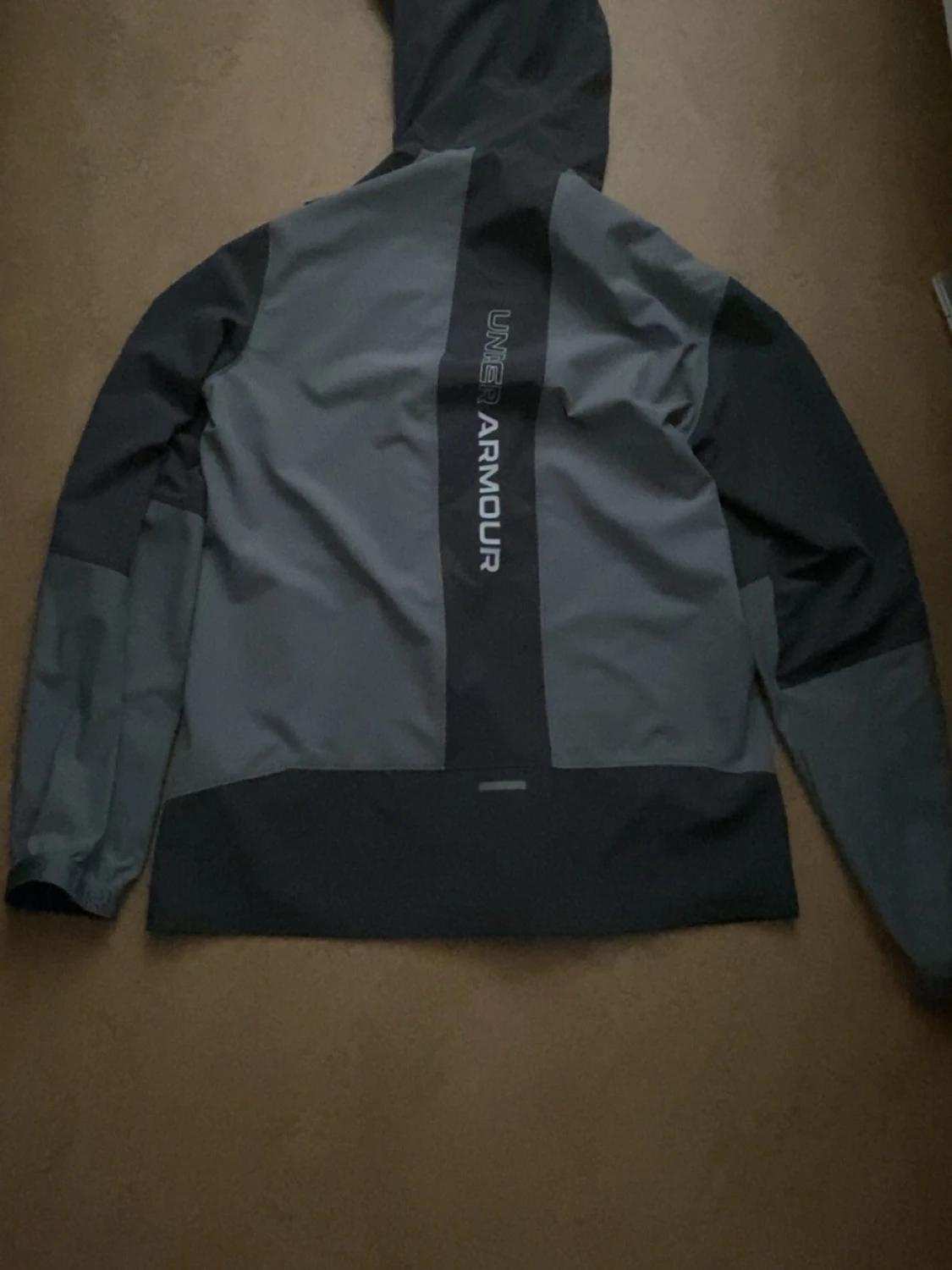 Grå och svart vindjacka Under Armour - 1