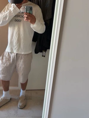 Vit långärmad topp Acne Studios - säljer en skön acne studios longsleeve i storlek xs använd ett fåtal gånger ca 2-5#archive