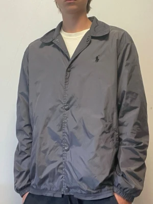 Ralph Lauren jacka  - Polo Ralph Lauren || storlek S kan passa M || modellen i bilderna är 173cm lång || skick 7/10 || pris kan diskuteras