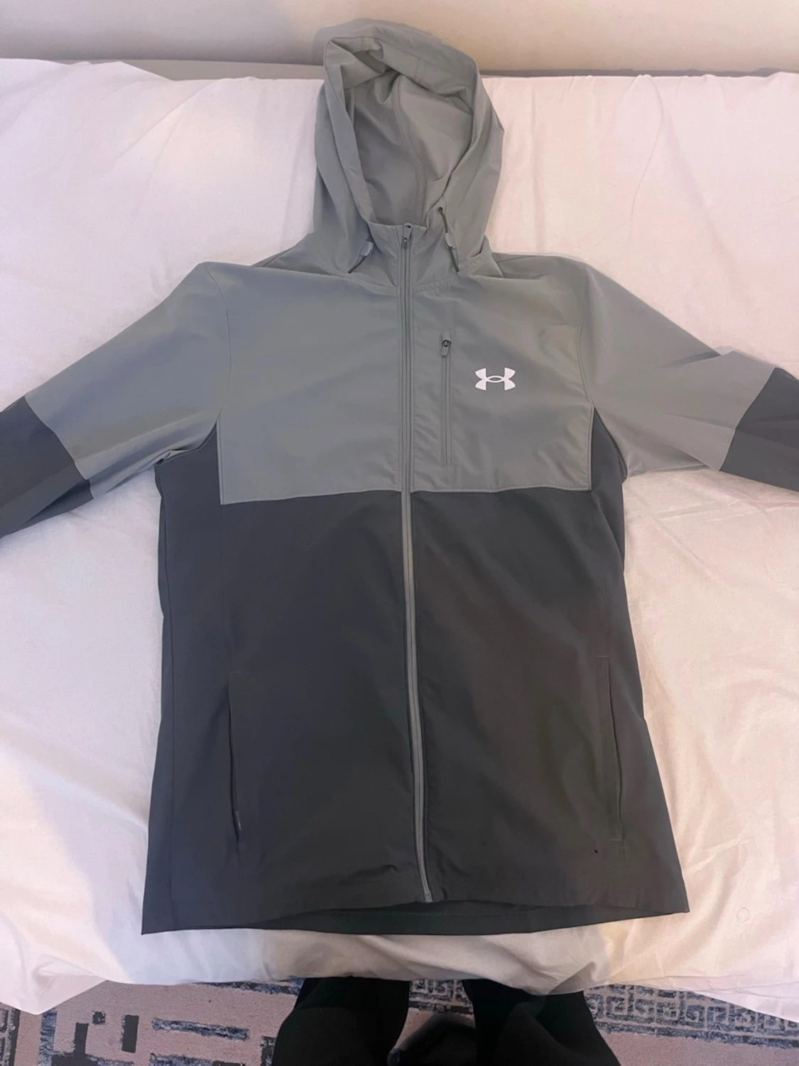 Grå vindjacka från Under Armour