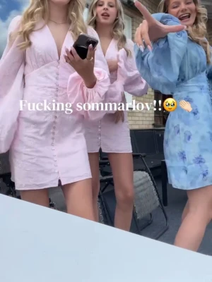 Blå Adoore klänning - Helt nytt skick använd en gång på skolavslutningen den här sommaren köpt två dagar innan!🩵💙köpt för 1600kr säljer för 1400