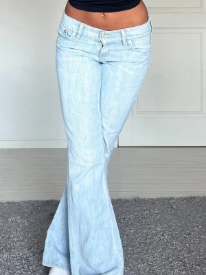 Levis - Midjemått: 39cm rakt över, innerbenslängd: 78cm 💗