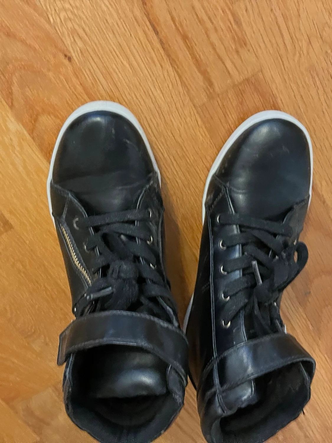 Svarta sneakers med nitar och dragkedja - 3