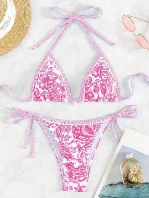 Rosa blommig bikini  - Supersöt bikini i rosa och vitt med blommigt mönster. Bikinin är helt oanvänd!! Säljer för att den blivit för liten för mej