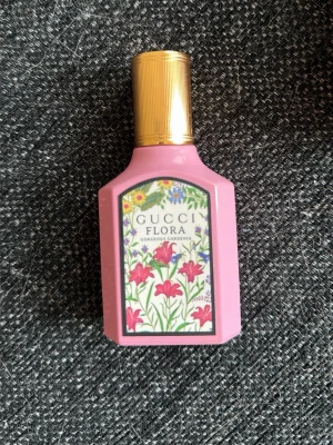 Gucci Flora Gorgeous Gardenia EdP 30ml - Säljer en Gucci parfym då den inte kommer till användning. Har bara testat den.