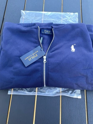 Marinblå polo Ralph lauren zipper - Helt ny och oanvänd!