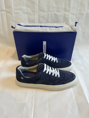 Jacob Cohen Sneaker Blue Men's - Helt nya sneakers från Jacob Cohen i marinblå färg. Levereras med box och dustbag.