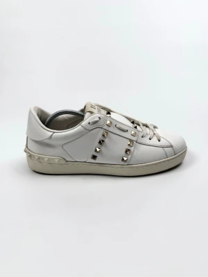 Valentino Rockstud Skor - Valentino Garavani Rockstud Sneakers | Storlek 40 | Skick 8,5/10 | Nypris ca 7 700 kr | 100% autentiska |