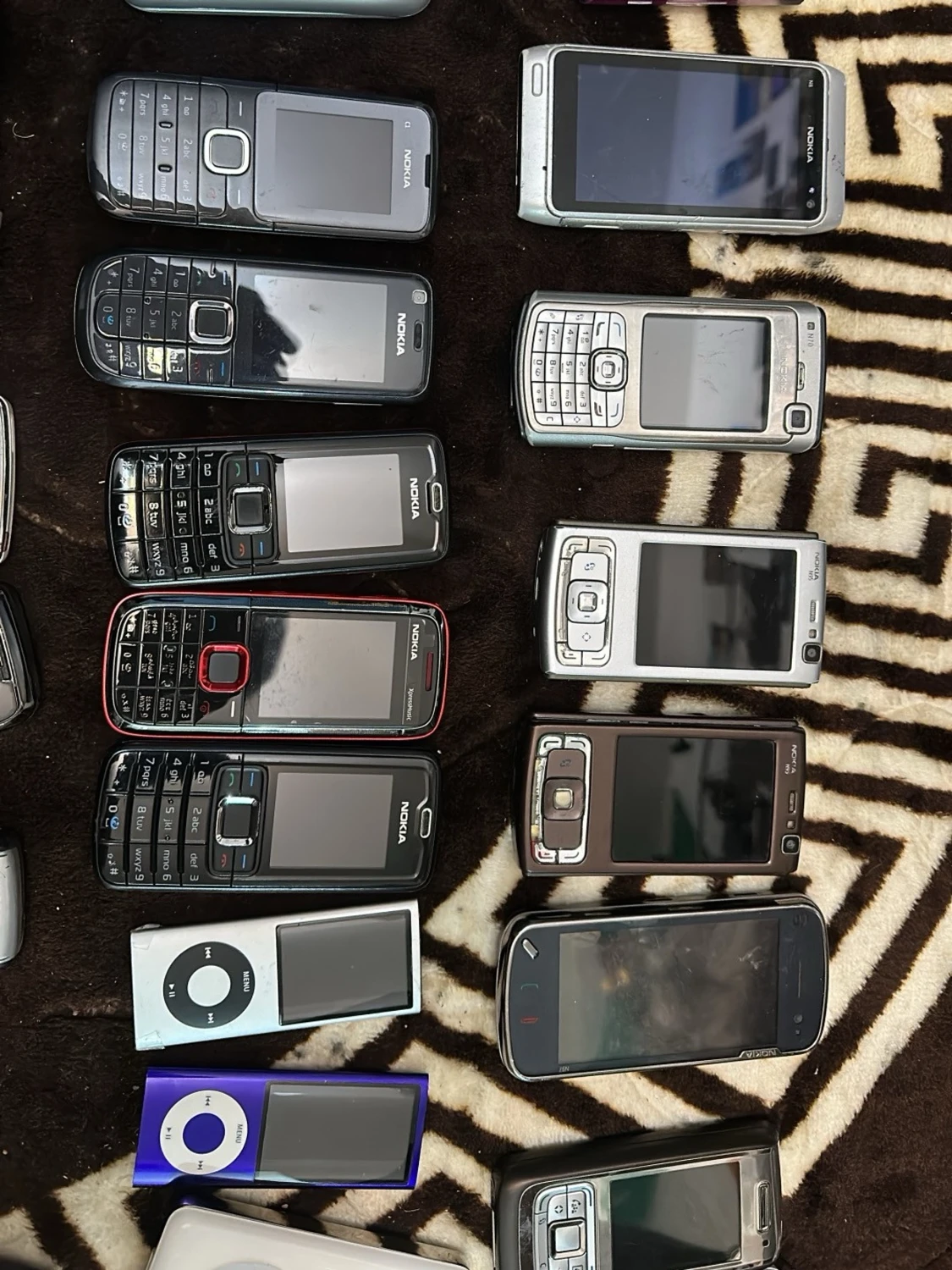Samling av äldre 51 mobiltelefoner  - 4