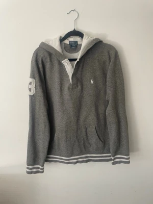 Ralph Lauren hoodie  - Polo Ralph Lauren || skick 8/10 || storlek barn XL sitter som herr XS || pris kan diskuteras 