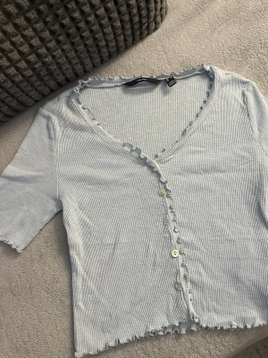 Blå t shirt - Sååå fin blå t shirt. 🩵🩵🩵