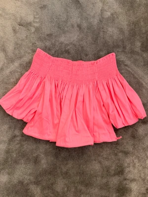 rosa offshoulder topp med puffärm  - supersöt topp 🩷🩷 passar s-m , bara använd en gång 
