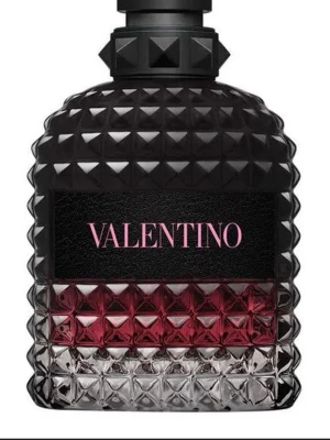 Valentino Uomo Born In Roma Intense EdP - Valentino Uomo Born In Roma Intense EdP. 100 ml. Helt ny och oöppnad i sitt paket. Hitta din vinterdoft! Pris kan diskuteras. 