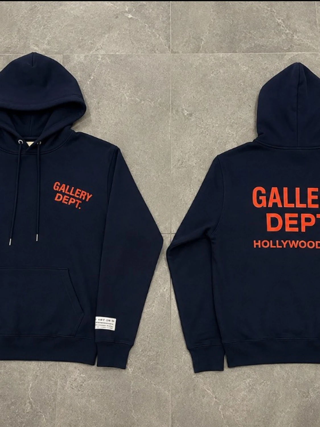 Mörkblå hoodie från Gallery Dept