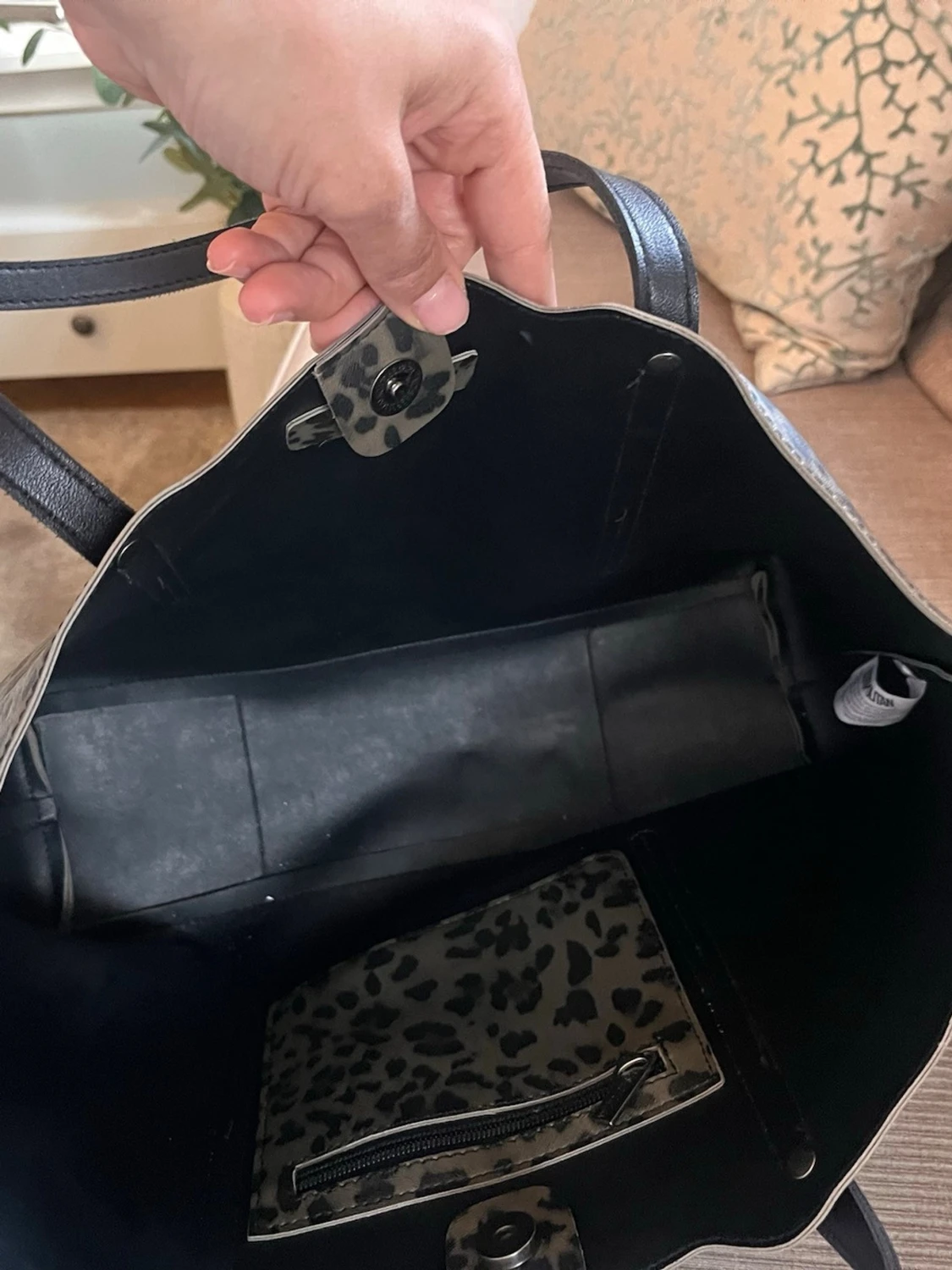 Leopardmönstrad handväska med svarta handtag - 3