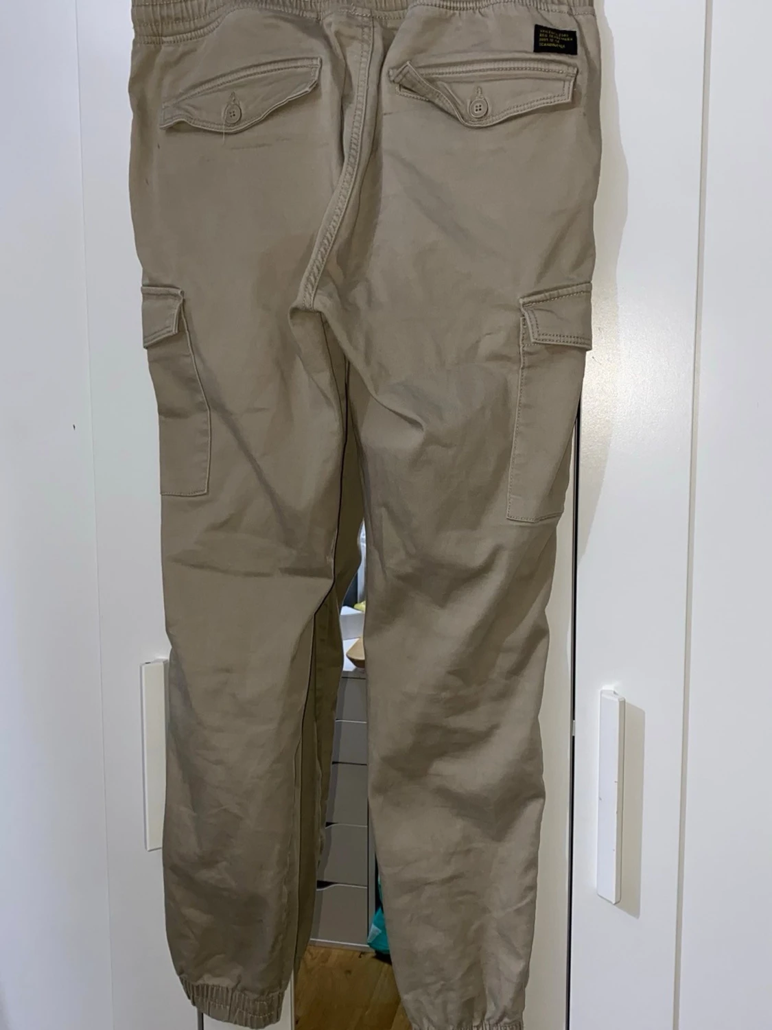 Beige cargobyxor med dragsko - 3
