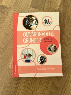 Omvårdnadens grunder - Ansvar och utveckling (bok + digital produkt) - Inköpt från Studentlitteratur, aldrig använd då jag läser e-böcker i stället.
