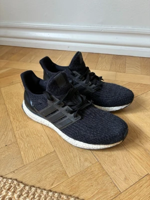 Adidas ultraboost - Adidas ultraboost ,storlek 41 1/3 ,äkta✅ nypris cirka 1799kr skriv om ni har frågor!