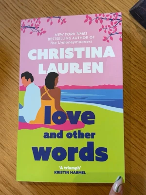 Love and Other Words av Christina Lauren - Säljer denna populära booktok bok. Boken är läst men i fint skick utan skador eller defekter. Boken är på engelska. Nypris 149kr. Pris kan självklart diskuteras vid snabb affär. Bundles går att köpa! Kolla gärna in min profil för fler böcker och tveka inte på att höra av dig vid frågor!💕