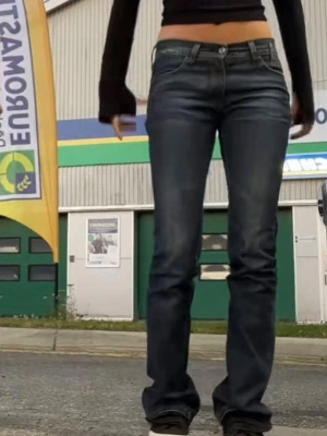 Low waist jeans  - Säljer dessa low waist blåa jeansen ifrån märket gul och blå🩷orginal pris ca 1500. Pris kan diskuteras, skriv för fler bilder!!!