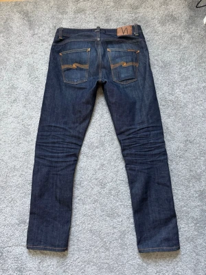 Nudie Selvage Jeans - Tja! Säljer nu dessa sjukt goa selvage jeans fråb Nudie Jeans. Modellen är Grim Tim ”Dry Original Selvage”, storlek W33L32. Jeansen är tvättade en gång och har börjat få sköna fades, men finns väldigt mycket potential kvar för en personlig fade. Nypris 2500kr. Hör av dig vid funderingar!