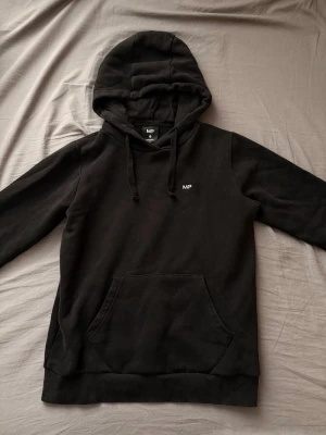MyProtein Fleece hoodie - MyProtein (MP) Fleecehoodie i storlek XXS. Jag gick ner en storlek när jag köpte den då MP kläder är stora i storleken. Mycket gott skick.