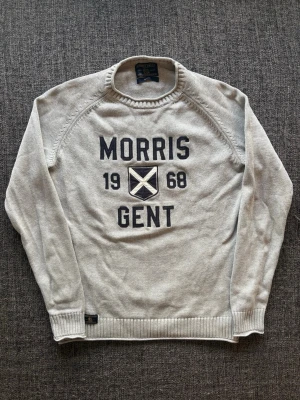Morris tröja  - Säljer nu denna sjukt snygga Morris tröjan | st M ~ 175–185cm | passar perfekt nu till kyligare dagar! Modellen produceras inte längre och är därav väldigt sällsynt. Kan även gå ner lite i pris vid snabb affär🍁🫶