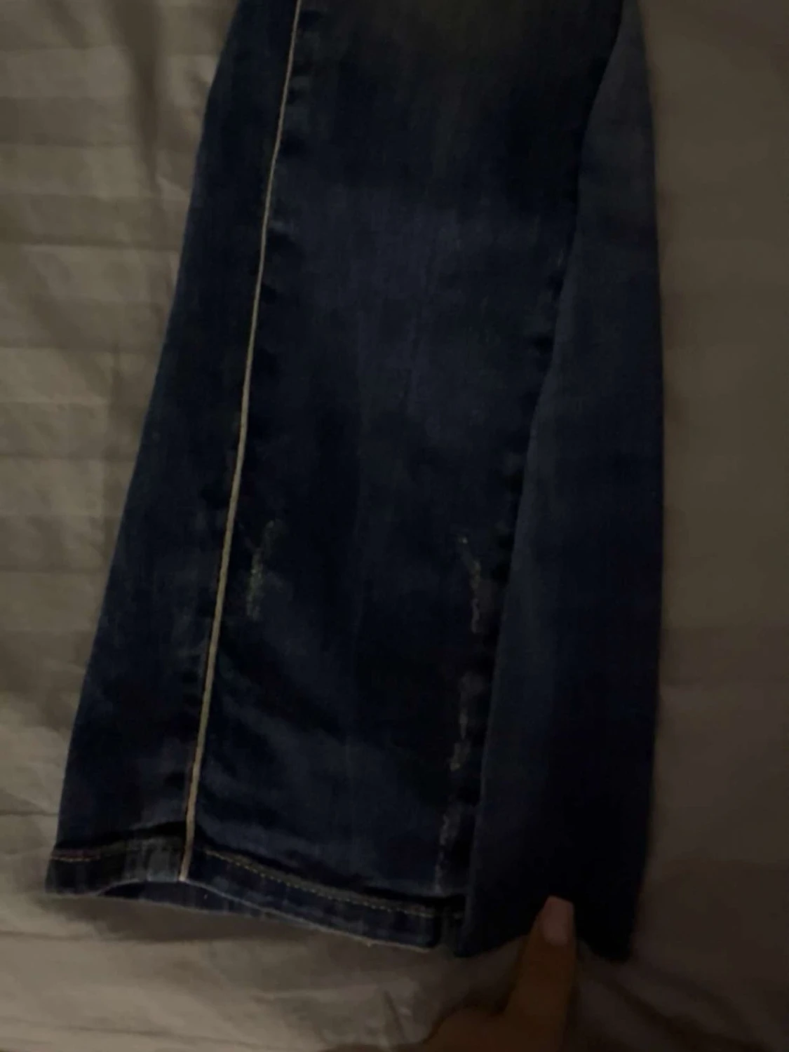 Mörkblå bootcut jeans med slitningar - 1