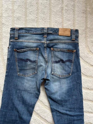Nudie Jeans  - Ett par feta Nudie Jeans i modellen Grim Tim!🍂|  Storlekslappen säger 32/32, men de uppskattas snarare som 30/32, skickar gärna mått! | Hör gärna av dig vid fler frågor!