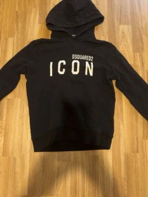Dsquared tröja - Dsquared2 tröja som har blivit använd men är i bra skick