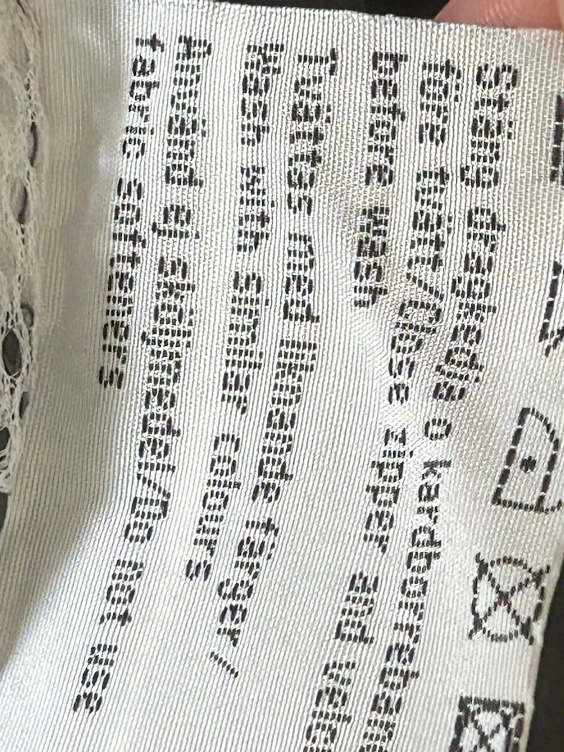 Grå vindjacka med huva från HVA Sports - 4