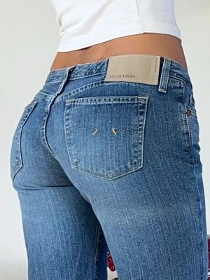 G-star jeans - Modell super low, som nya!❣️nice passform❣️Midjemått 80cm (39cm rakt över)❣️ innerbenslängd 86cm❣️ jag är 165cm❣️