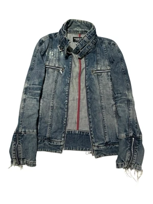 Tornado mart jeansjacka - Distressed jeansjacka från tornado mart storlek M